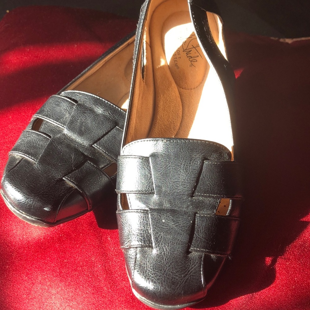 Life Stride black slipons
